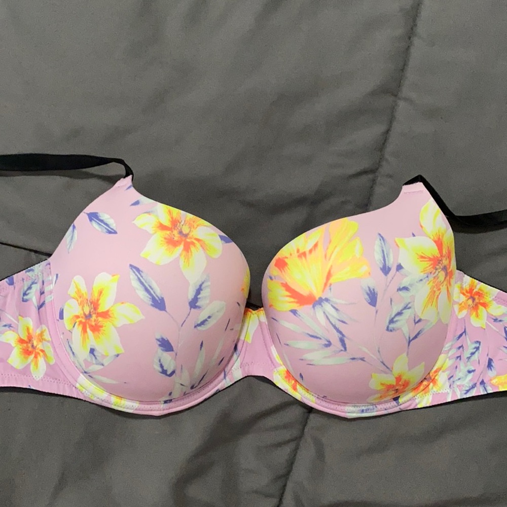 PINK Victoria’s Secret wear everywhere bra 36dd